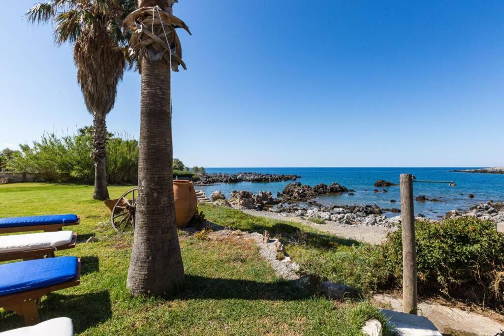 Villa Proto Helidoni - A Cozy Beachfront Villa Petres  Exterior photo