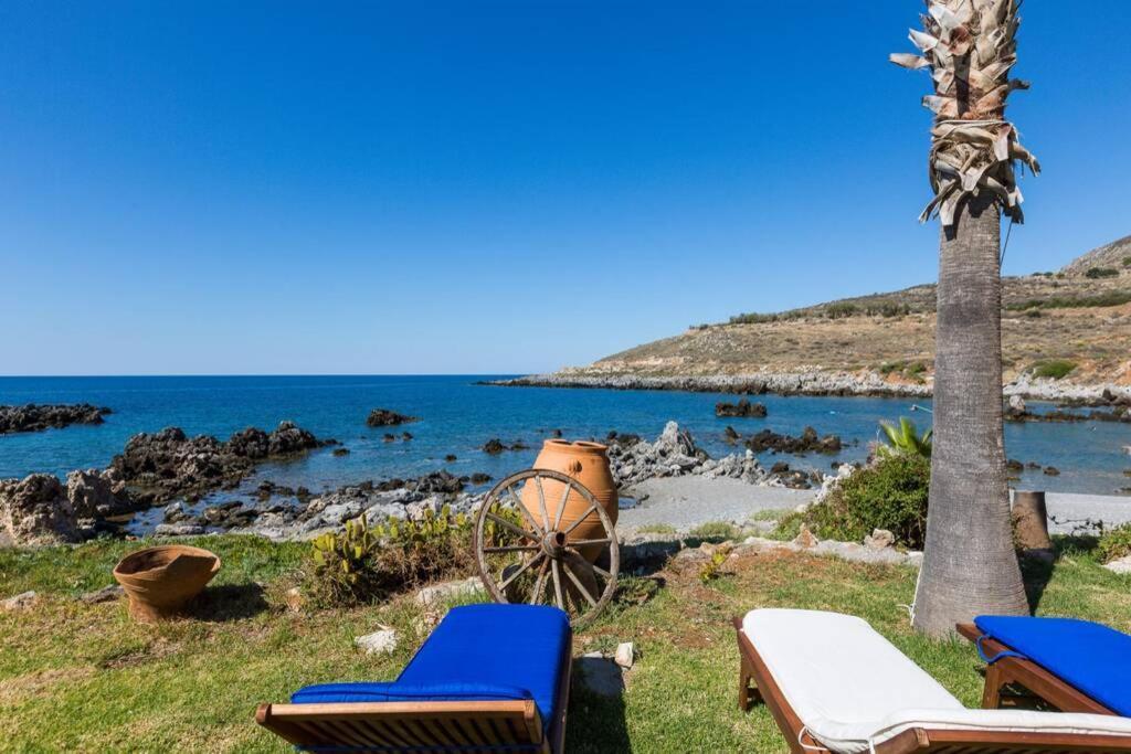 Villa Proto Helidoni - A Cozy Beachfront Villa Petres  Exterior photo