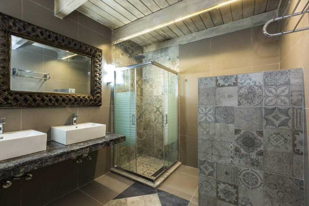 Villa Proto Helidoni - A Cozy Beachfront Villa Petres  Exterior photo